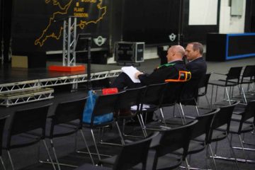 دو نفر در حال برنامه‌‌ریزی برای اجرای رویداد