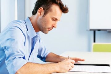 مرپی در حال پرکردن پرسش‌نامه تست MMPI