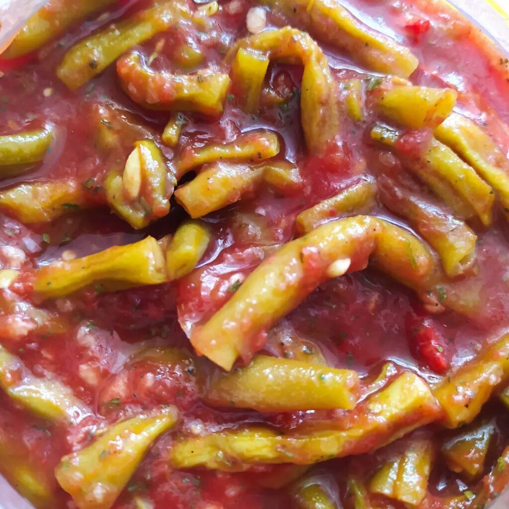 طرز تهیه ترشی لوبیا سبز با گوجه فرنگی رنده شده خوشمزه و خوشرنگ