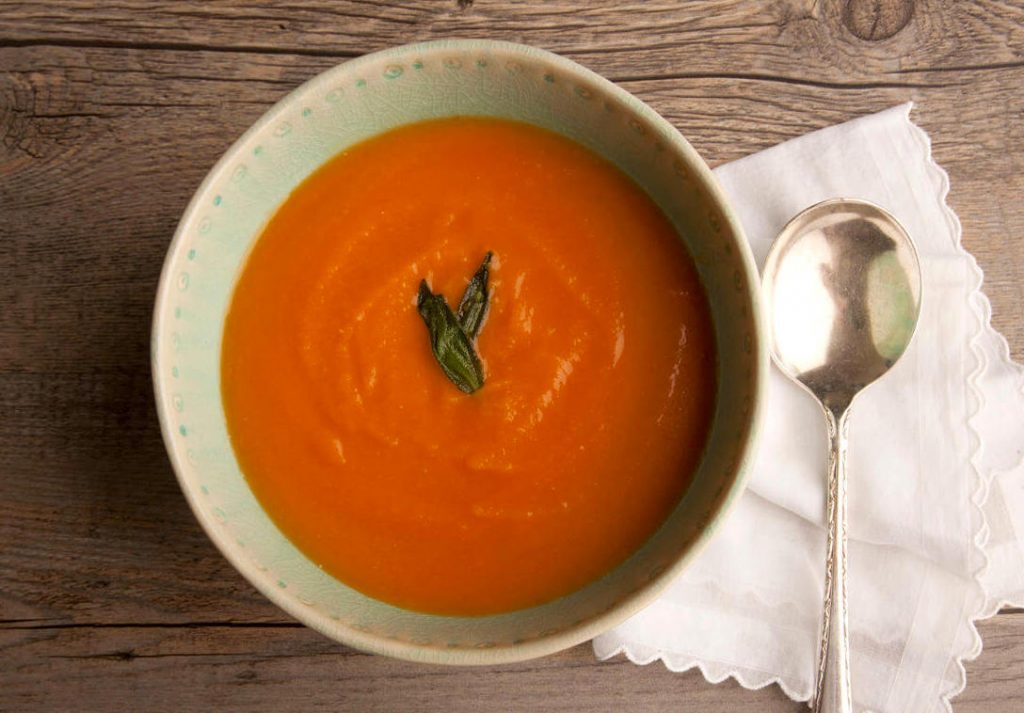 نحوه تهیه سوپ شلغم با بلغور گندم مقوی و خوشمزه برای سرماخوردگی 4 طرز تهیه سوپ شلغم با بلغور گندم