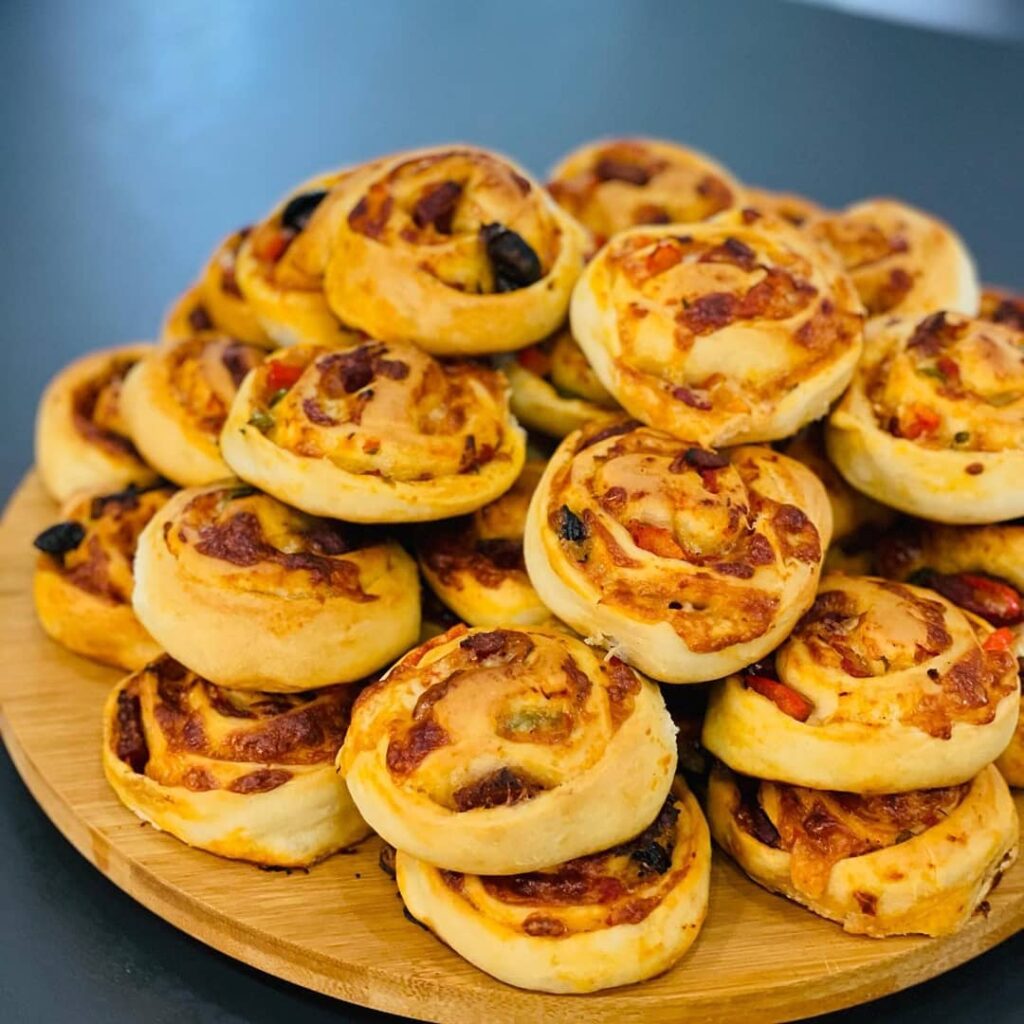 طرز تهیه پیتزا رولی