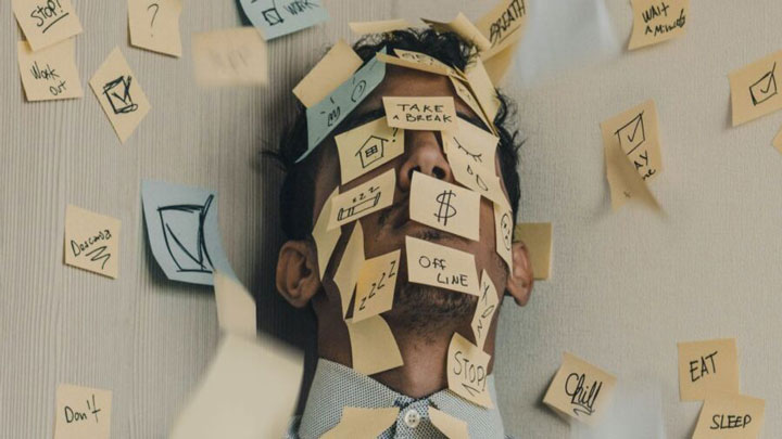 چطور به رئیسمان بگوییم حجم کارمان زیاد است؟ 6 نکاتی برای مدیریت فشار کاری