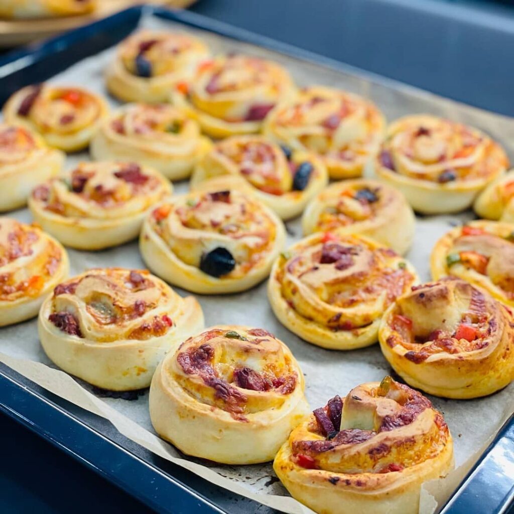 طرز تهیه پیتزا رولی