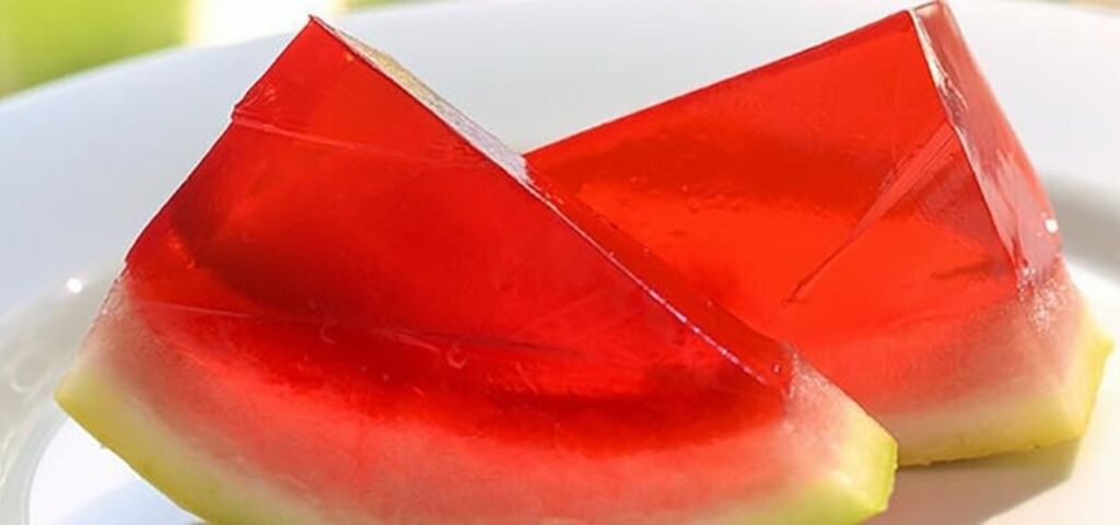 طرز تهیه ژله میوه ای در پوست هندوانه