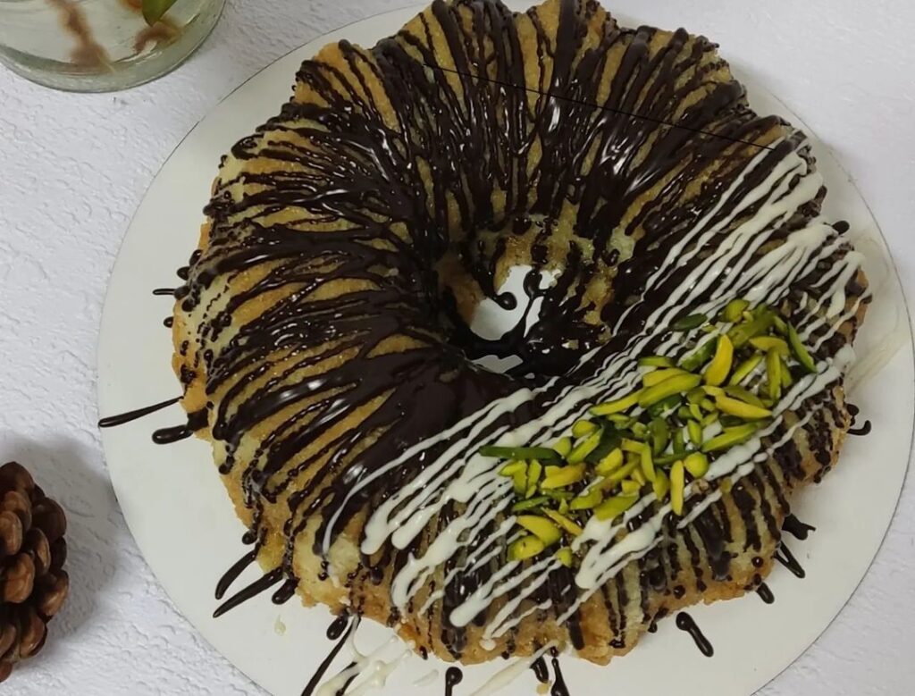 نحوه تهیه کیک انگلیسی خانگی پف دار و ساده با فر و بدون فر 4 طرز تهیه کیک انگلیسی