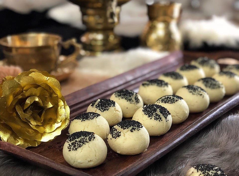 نحوه تهیه شیرینی نان قندی یا بهشتی قزوین با روغن جامد با فر و بدون فر 4 طرز تهیه شیرینی نان قندی