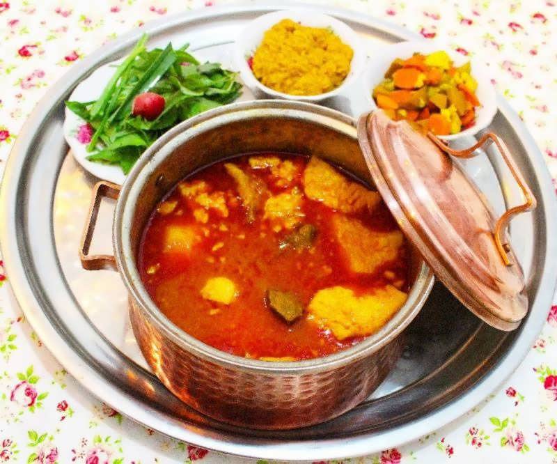 نحوه تهیه آبگوشت بختیاری لذیذ و خوش طعم با لوبیا سفید و نخود 4 طرز تهیه آبگوشت بختیاری
