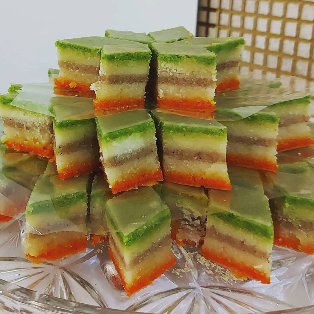 نحوه تهیه باقلوا لوزی قزوین بهترین و کاملترین آموزش + فوت و فن 4 طرز تهیه باقلوا لوزی