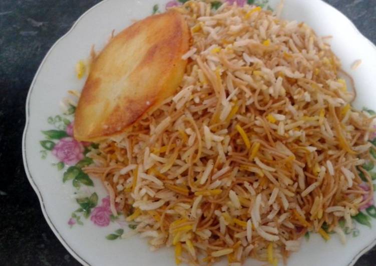 نحوه تهیه رشته پلو خالی به طور کته و آبکش قدم به قدم 2 طرز تهیه رشته پلو خالی