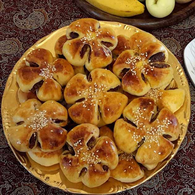 نحوه تهیه نان خرمایی خانگی به روش کرمانشاهی ساده و بزرگ 2 طرز تهیه نان خرمایی