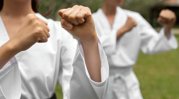 استاکر کیست؟ چطور با او مقابله کنیم؟_سلوادور 8 شرکت کردن در کلاس دفاع شخصی برای محافظت از خود در برابر فرد استاکر