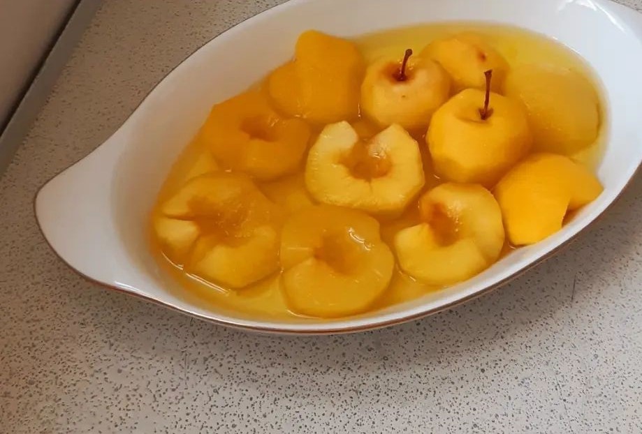 نحوه تهیه کمپوت سیب بدون شکر رژیمی و عالی با عسل_سلوادور 4 طرز تهیه کمپوت سیب بدون شکر