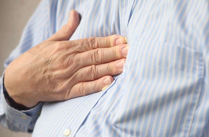 عوارض استامینوفن و موارد مصرف آن_سلوادور 7 درد در قسمت فوقانی معده از عوارض جانبی استامینوفن است