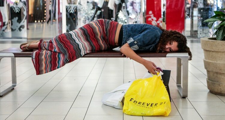 مصرف جبرانی: راهی پیچیده برای ناکامی دادن تنهایی_سلوادور 9 1722636014 129 مصرف جبرانی راهی پیچیده برای ناکامی دادن تنهایی سلوادور