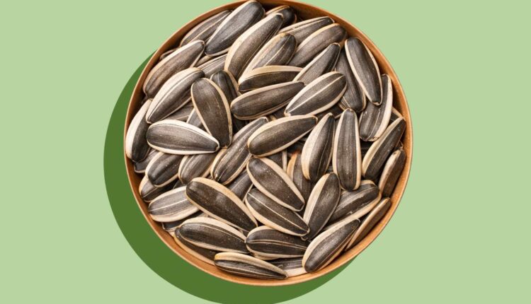 1723673890 389 با مصرف این ۱۱ غذا، با عینک خداحافظی کنید سلوادور