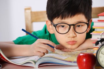 افزایش نگران‌کننده نزدیک‌بینی در کودکان و نوجوانان
