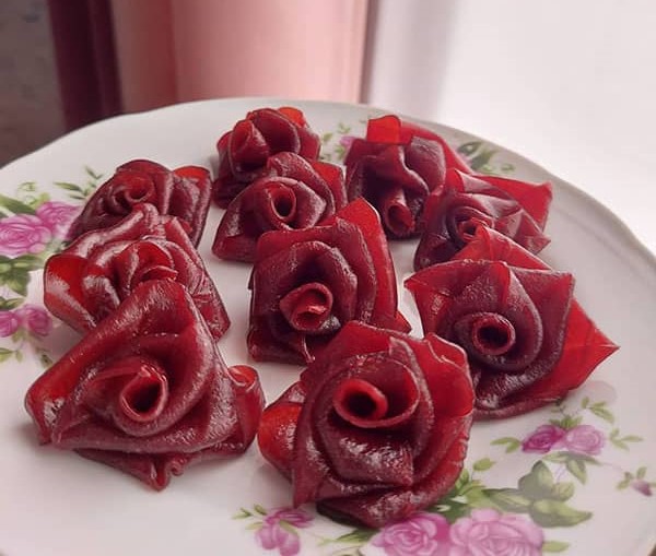 نحوه تهیه لواشک آلو قرمز خانگی ملس و خوشرنگ قدم به گام_سلوادور 2 طرز تهیه لواشک آلو قرمز