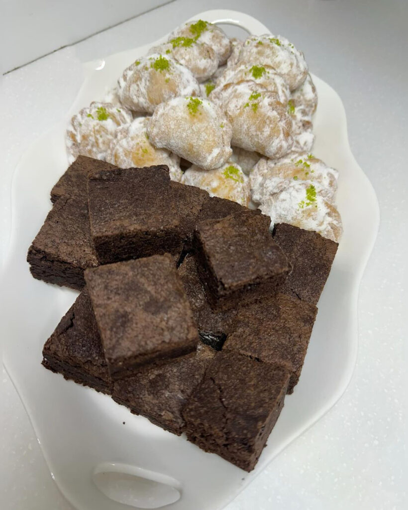 طرز تهیه اسلایس براونی شیک و خوش طعم برای پذیرایی