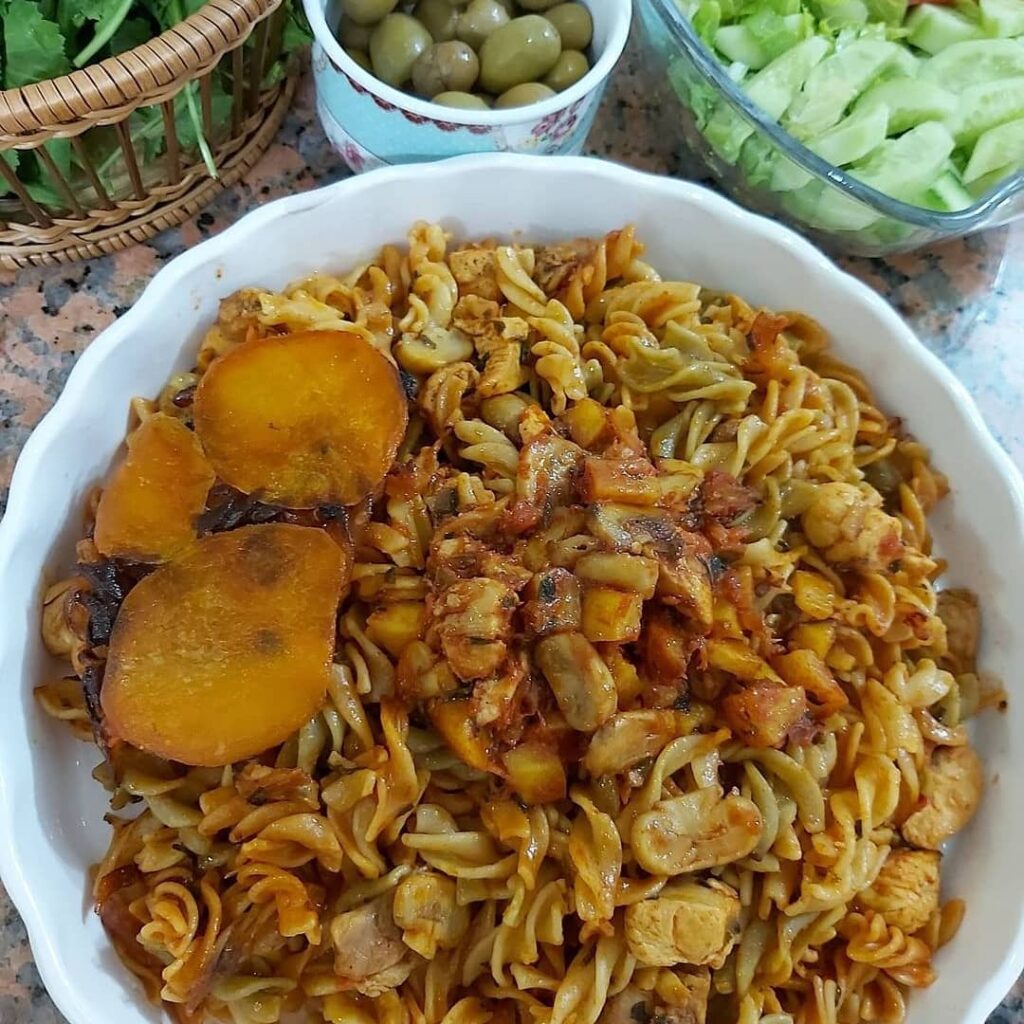 نحوه تهیه ماکارونی بدون آبکش با مرغ و سبزیجات؛ روشی آسان و سریع_سلوادور 2 طرز تهیه ماکارونی بدون آبکش