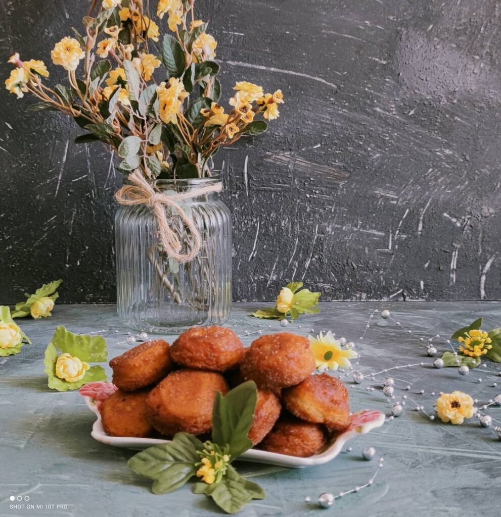 طرز تهیه پیراشکی سیب درختی با دارچین و طعمی بی نظیر