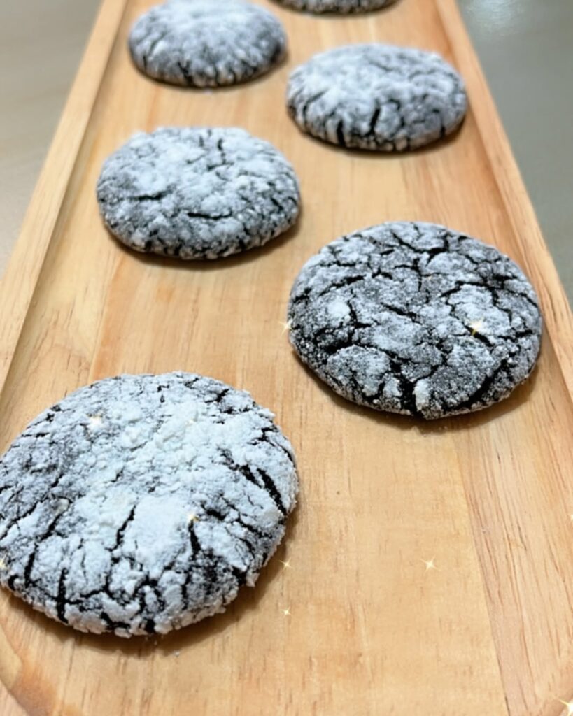 طرز تهیه کوکی ترک دار شکلاتی با پیمانه با بافت نرم و ترد