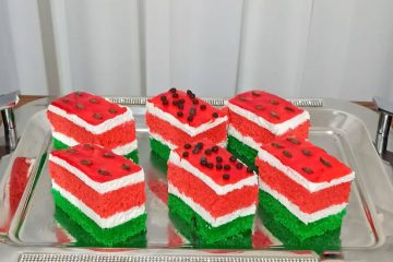 شیرینی تر برشی هندوانه