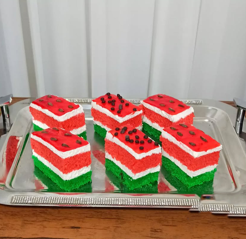 شیرینی تر برشی هندوانه