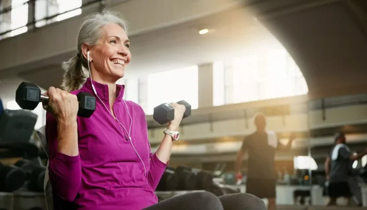 1740106154 205 ۱۳ ورزش مناسب برای زنان بالای ۵۰ سال سلوادور.webp