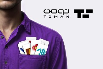 کارت‌های شرکت در جیب مردی با لباس بنفش