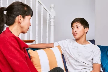 رفتار با نوجوان پرخاشگر: چطور با پرخاشگری نوجوانان مواجه شویم؟