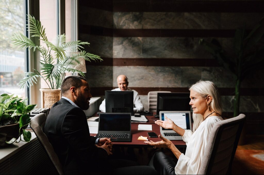 چگونه مشاور مالی شویم: مشاور مالی شدن در ۷ گام
