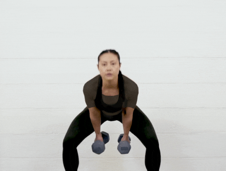 حرکات بدنسازی با دمبل؛ ۲۷ تمرین و انواع حرکات با دمبل_سلوادور 74 ورزش با دمبل - سوئینگ دمبل