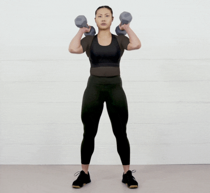حرکات بدنسازی با دمبل؛ ۲۷ تمرین و انواع حرکات با دمبل_سلوادور 81 ورزش با دمبل - اسکوات از جلو