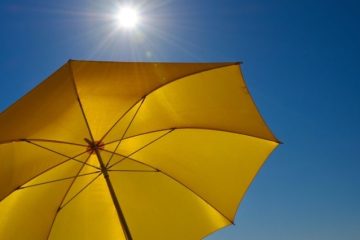 چتر برای محافظت در برابر اشعه uv