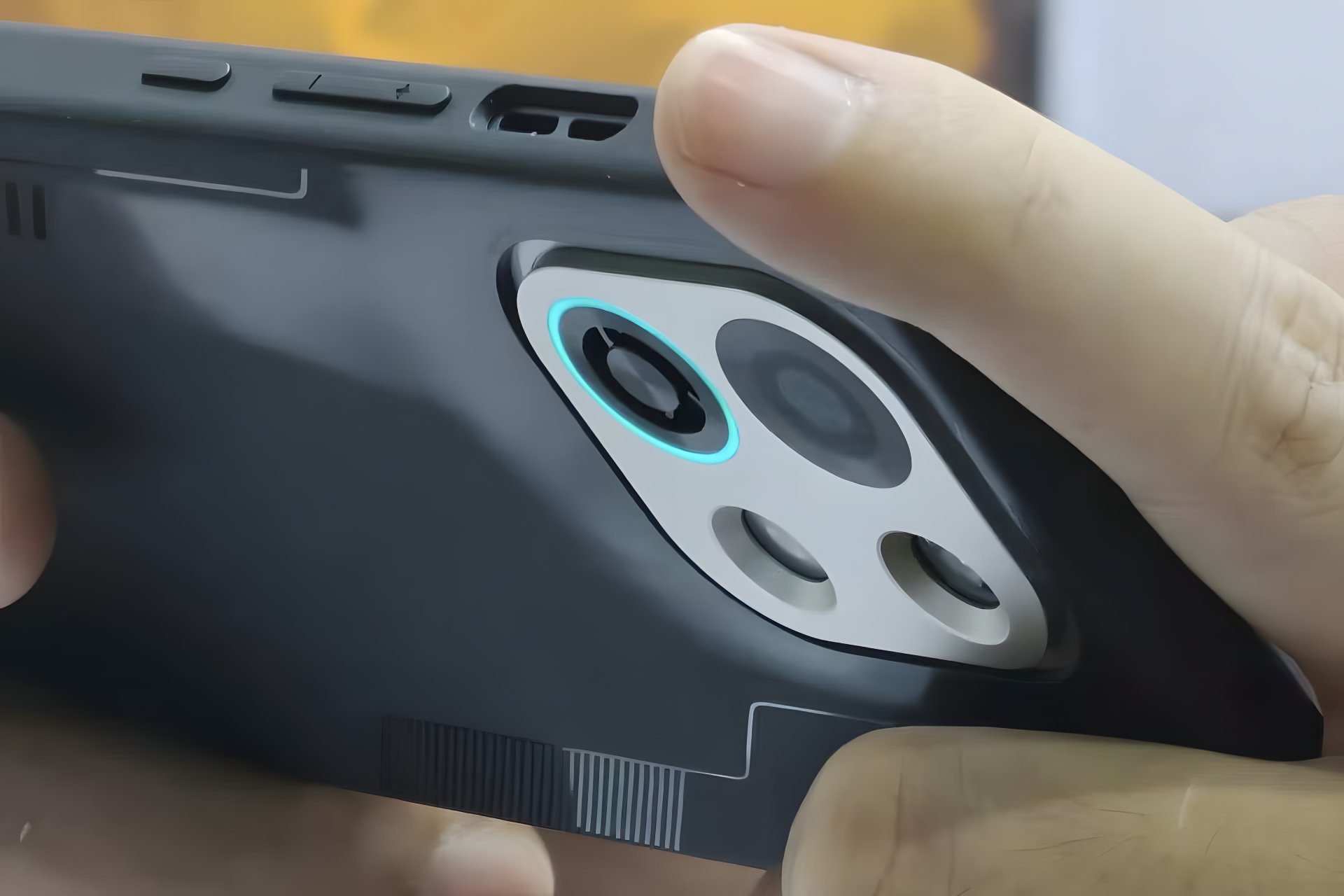 شرکتی چینی ۲ گوشی گیمینگ فن‌دار می‌سازد