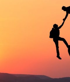 چگونه دیگران را قانع کنیم؟ + ۱۰ راز متقاعد کردن دیگران