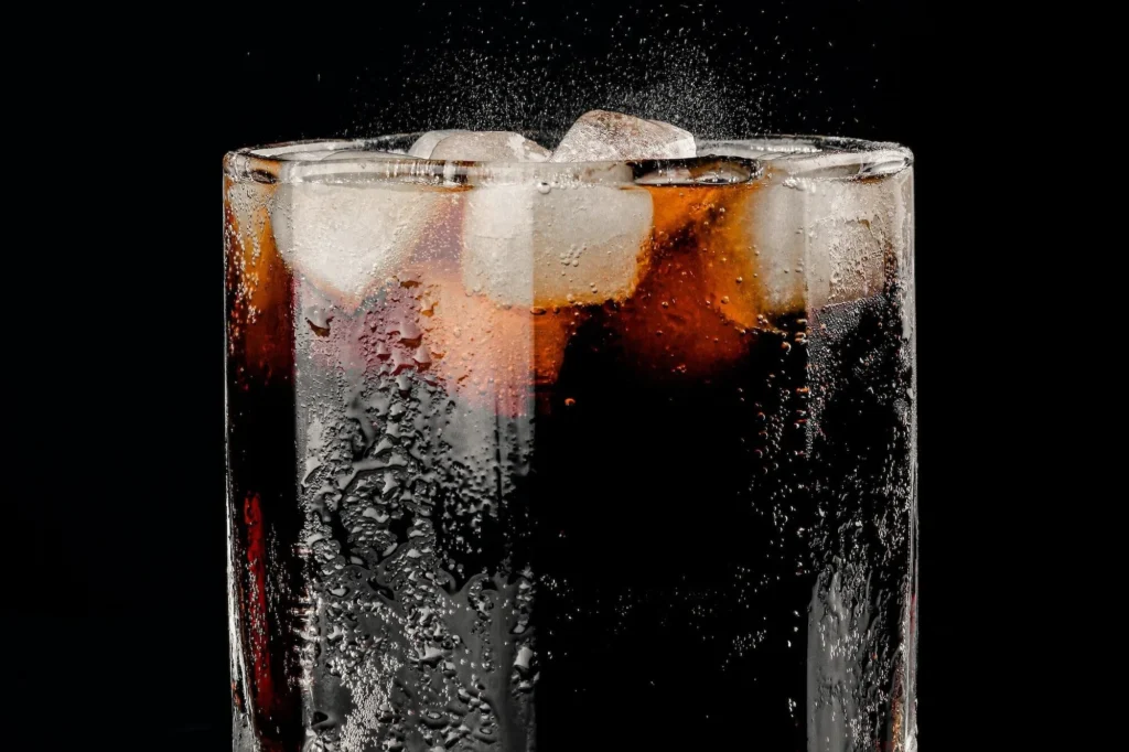 تاثییر نوشابه رژیمی بر دیابت: دوست یا دشمن؟ بازدید کامل مزایا، معایب و حقایق علمی_سلوادور 12 1757430645 176 تاثییر نوشابه رژیمی بر دیابت دوست یا دشمن؟ بازدید کامل.webp