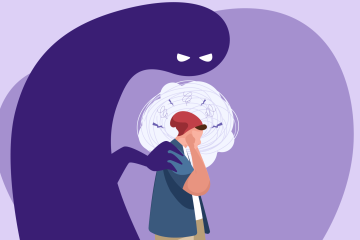 شبح ترسناک پشت سر مرد کارتونی