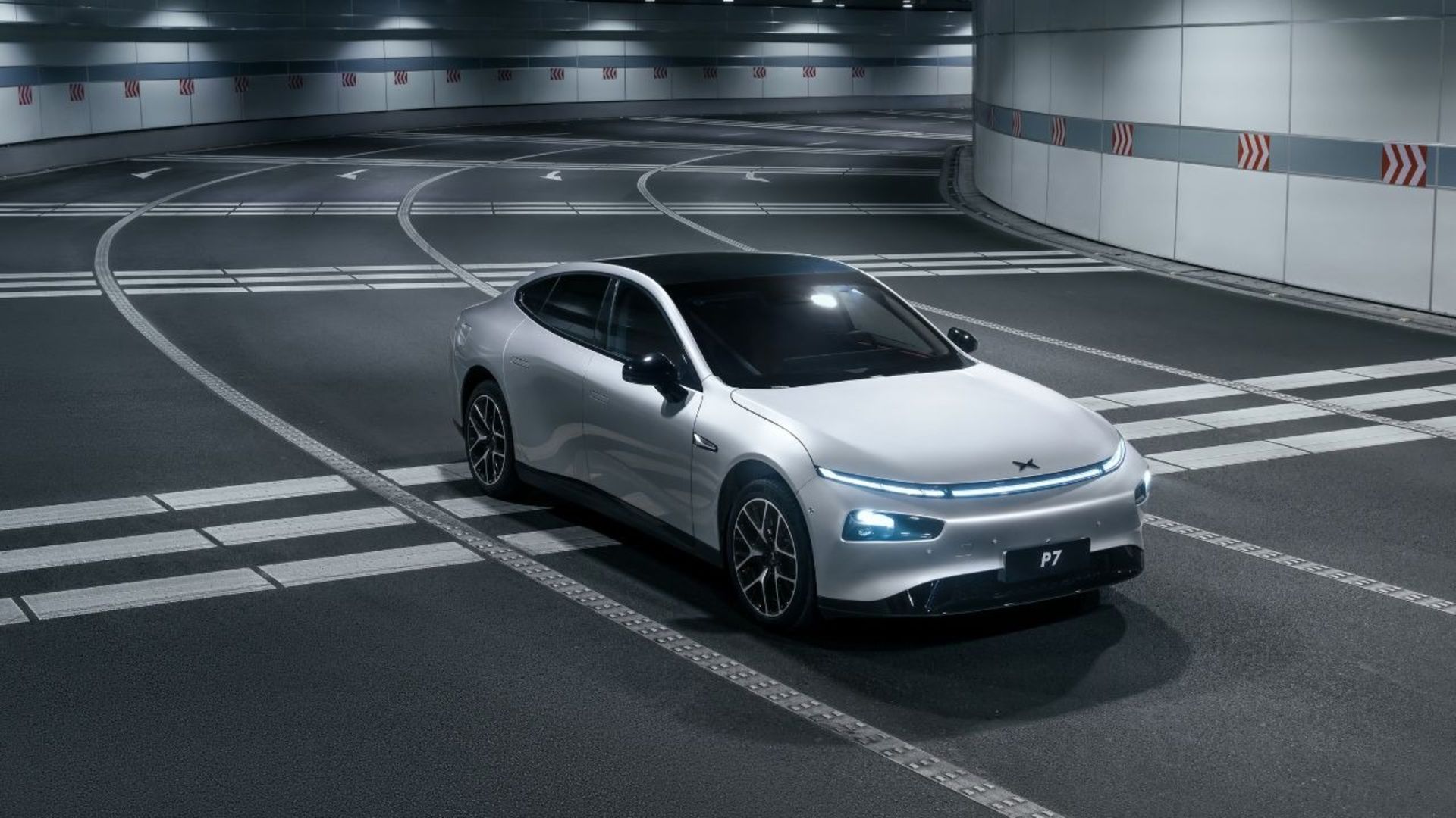 نمای جلو خودرو اکس‌پنگ P7