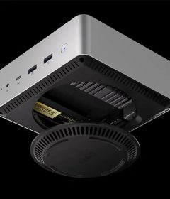 کامپیوتر Omini Plus به‌صورت معلق در هوا